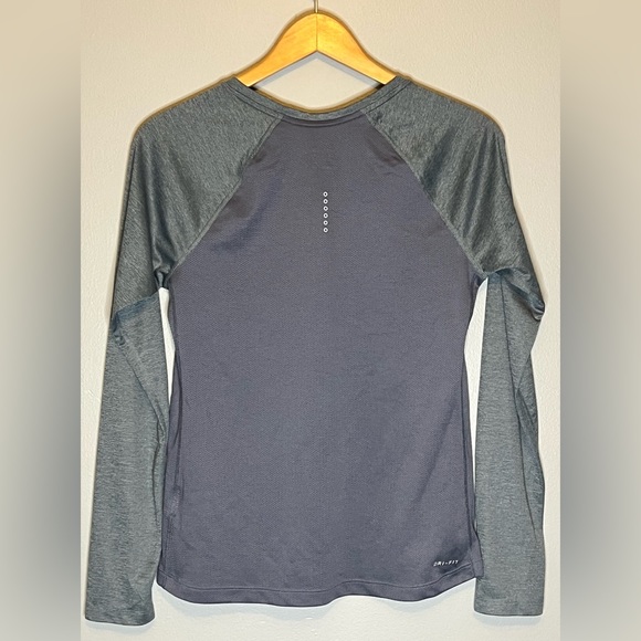 Nike Dri-Fit Running Athletic Long Sleeve Fitness Workout Shirt size M - Picture 3 of 3
